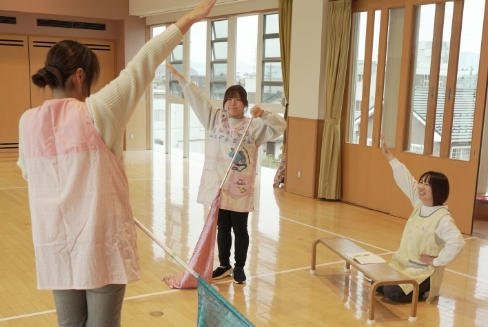 振り付けを考える先生たち